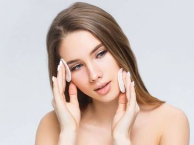 Rekomendasi Loose Powder untuk Kulit Berminyak, Dijamin Tahan Lama di Wajah