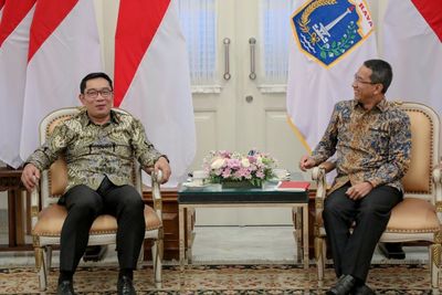 Ada Masalah di Perbatasan, Ridwan Kamil Temui Heru Budi di Balai Kota DKI