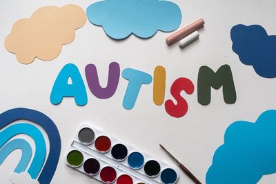 Mengenal Fakta Stimming yang Sering Dikaitkan dengan Gangguan Spektrum Autisme