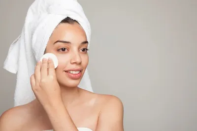 5 Rekomendasi Kapas Wajah untuk Bersihkan Makeup dan Pakai Toner, Ada yang Ramah Kantung!
