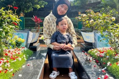 Fuji Diserbu Netizen di Hari Ibu: Terima Kasih Udah Jadi Ibu Pengganti dan Jagain Gala