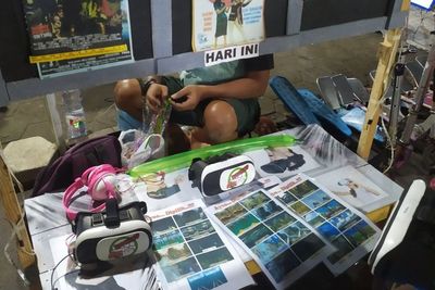 Melihat Rental Virtual Reality di Alun-alun Magetan, Bisa Nonton Film Jadul!