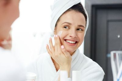 Inilah Waktu yang Tepat Pakai Skincare Kosmetik saat Jerawatan