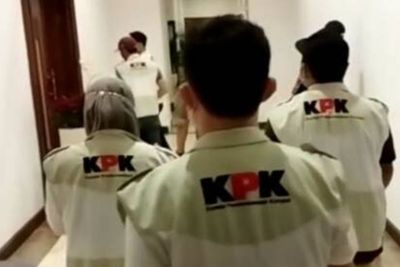 KPK Geledah Ruang Kerja Gubernur Jawa Timur Khofifah, Sekda Beri Penjelasan