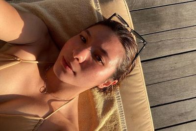 Gak Kalah Seksi dari Wulan Guritno, Intip 3 Pose Seksi Shalom Razade Pakai Bikini!