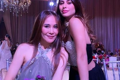 5 Potret Mama-mama Cantik Paling Idaman, Gak Kalah Eksis Sama Anak!