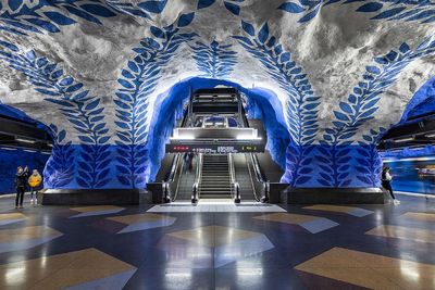 Keren! Stasiun Kereta di StockHolm Ini Dipenuhi dengan Karya Seni Fantastis