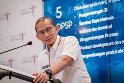 Soal Bule Ngaku Kena Scam di Desa Sade, Menparekraf akan Bantu Tingkatkan Komunikasi Warga
