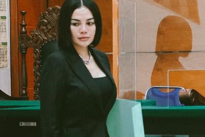 Kondisi Memburuk, Nikita Mirzani Dilarikan ke RS Pakai Penyangga Leher
