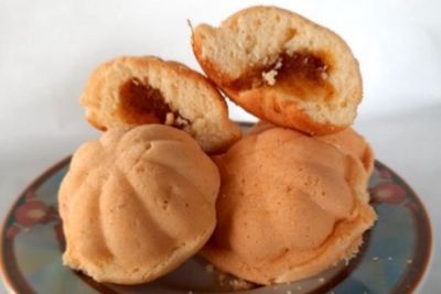 Bolu Kijing Pak Ocal: Oleh-oleh Karawang, Cuma Pakai 3 Bahan Dibuatnya Masih Manual
