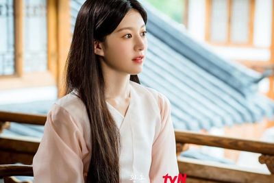 7 Drama dan Film Korea Go Yoon Jung, Terbaru Alchemy of Souls!
