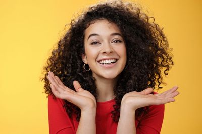 5 Rekomendasi Shampo untuk Rambut Ikal, Atasi Rambut Kusut dan Susah Diatur