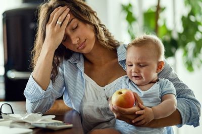 Benarkah Liburan Ampuh Hilangkan Mommy Burnout? Begini Kata Psikolog