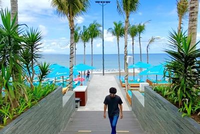 5 Beach Club di Bali yang Anti Mainstream, Salah Satunya Jual Gorengan dan Batagor!