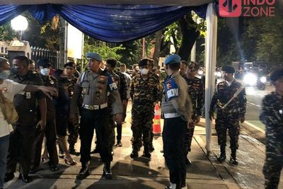 Intip Suasana Malam Natal di Gereja Katedral, Pengamanannya Dilapis Banser!
