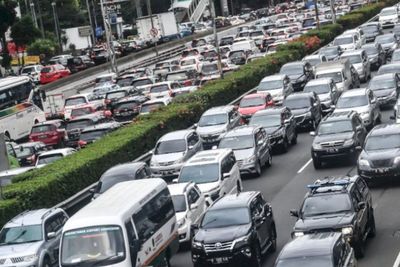 Volume Kendaraan di Puncak Bogor Meningkat, Polisi Berlakukan Contra Flow