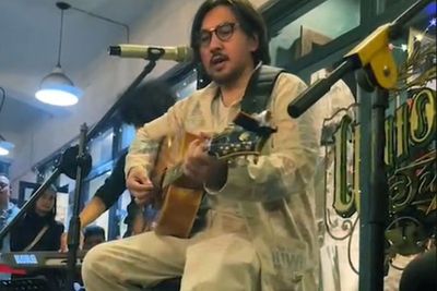 Konser Intim David Bayu di Perayaan Clothingnya, Bawakan Lagu Naif dan Single Solonya