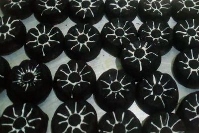 Resep Gampang Membuat Putu Ayu Hitam Manis, Cuma Butuh Sembilan Bahan!