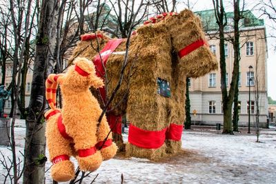 Unik! Bukannya Pohon Natal, di Swedia Justru Pajang Kambing Raksasa Sebagai Simbol Natal