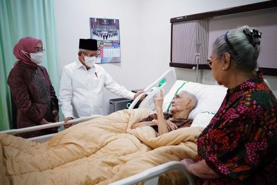 Wapres Ma ruf Amin Besuk Try Sutrisno di RSPAD Gatot Soebroto