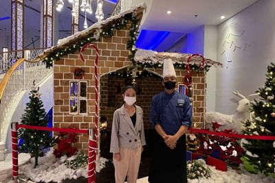 Wow! Ada Rumah Kue Jahe Raksasa di Dalam Hotel, Dibuat dari 140 Kg Tepung Terigu