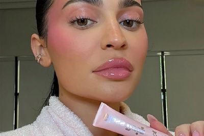 5 Brand Kostemik Milik Artis Hollywood Ini Sering Jadi Incaran!