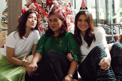 Senyum Manis Marsha Aruan Rayakan Natal Pertama Tanpa sang Ayah