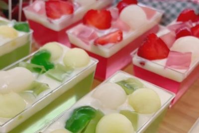 Ide Dessert Segar untuk Sajian Natal dan Tahun Baru, Jelly Melon Berry Topping Fruit Salad