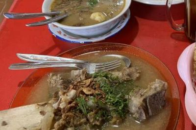 6 Kuliner Makassar Wajib Kamu Coba, Ada Sop Saudara Murah Cuma Rp6 Ribu Harganya!