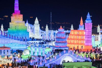 Festival Es Harbin: Berseluncur di Es Raksasa Jadi Aktivitas Populer Saat Natal di China