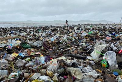Penampakan Lautan Sampah Pantai Parepare Mengerikan, Lokasinya Dekat Masjid Habibie