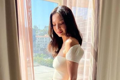 Gaya Aduhai Raline Shah Pamer Bahu Mulus, Cinta Laura: Love