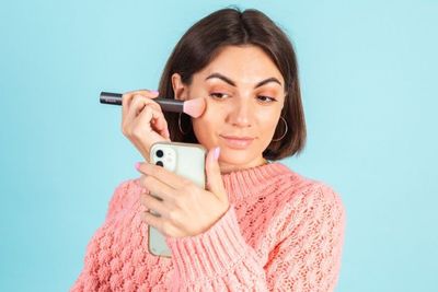 Tips Efektif Membersihkan Wajah Setelah Makeup, Apa Saja Nih?