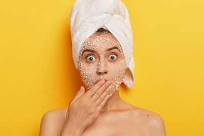 Scrubbing Gak Boleh Terlalu Sering Loh, Efeknya Bikin Kulit Rusak!