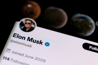 Kebiasaan Buruk Elon Musk: Suruh Tamu Twitter Tunggu 1 Jam dan Nonton YouTube Saat Rapat