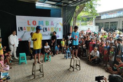 Kocak! Aksi Anak-anak Ikut Lomba Main Latto-Latto di Sumenep, Hadiahnya Bertabur Uang Cash