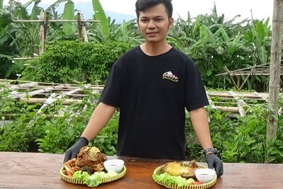Mantan Karyawan Kontraktor Sukses Jualan Iga dan Kambing Guling, Harganya Gilak!