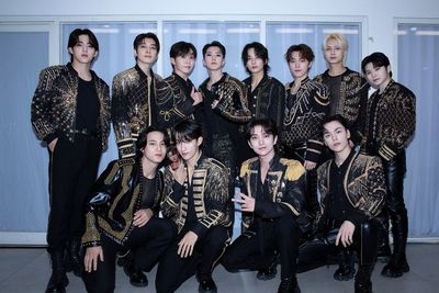 Konser SEVENTEEN Diguyur Hujan Selama 3 Jam, Penggemar dan Member Basah-basahan