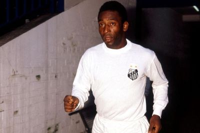 Pele sang Raja yang Pernah Main di SUGBK dan Hantam Timnas Indonesia!
