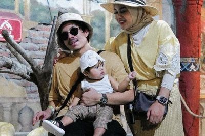 Liburan Gemas Ameena ke Kebun Binatang, Pakai Kaus Kutang Bawahnya Celana Rp9 Jutaan