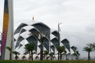 Belum Diresmikan, Masjid Raya Al Jabbar Sudah Ramai Dikunjungi Orang yang Penasaran