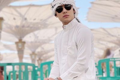 Rizky Billar Umrah Tampil Pakai Gamis, Dipuji bak Pangeran Arab