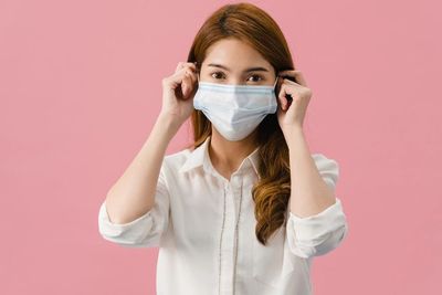 Efek Buruk Pakai Masker Basah, Bisa Timbul Maskne hingga Hambat Sirkulasi Udara!