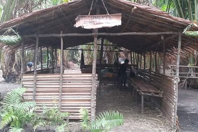Unik Banget! Ada Restoran di Tengah Hutan yang Alat dan Bahan Semuanya Serba Alam