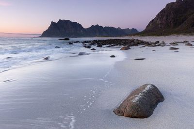 Pantai Uttakleiv, Terkenal Sebagai Salah Satu Pantai Paling Berbahaya di Dunia