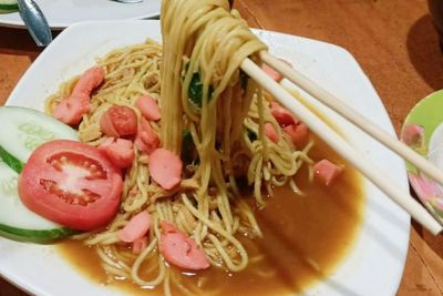 Unik! Restoran di Blora Jualan Mie Terbang Bisa Melayang, Makan Cantik Sambil Selfie