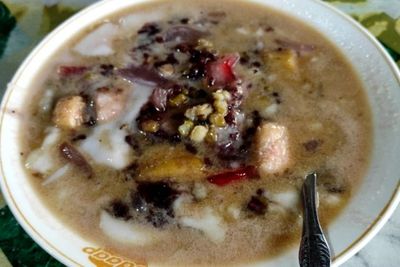 Bubur Kampiun Ternyata Kuliner Asli Minang, Semangkuk Isiannya Banyak Banget
