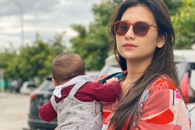 Indah Permatasari Akhirnya Unggah Momen Bareng Anak: Bikin Gemas dan Manja pas Digendong
