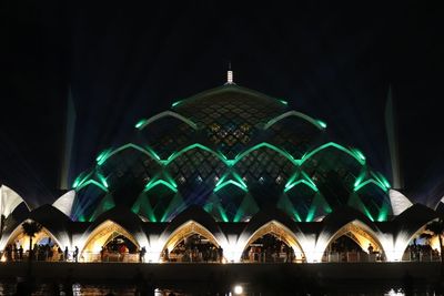 Bermandikan Cahaya, Inilah Potret Keindahan Masjid Al Jabbar Saat Malam Hari
