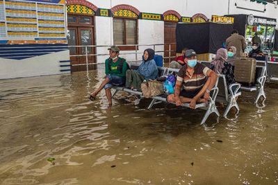 Masih Tergenang Banjir, Begini Kondisi Stasiun Semarang Tawang Pagi Ini